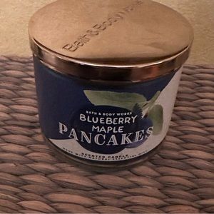 Bath & Body Works 3Wick candle                Blueberry Maple Pancake